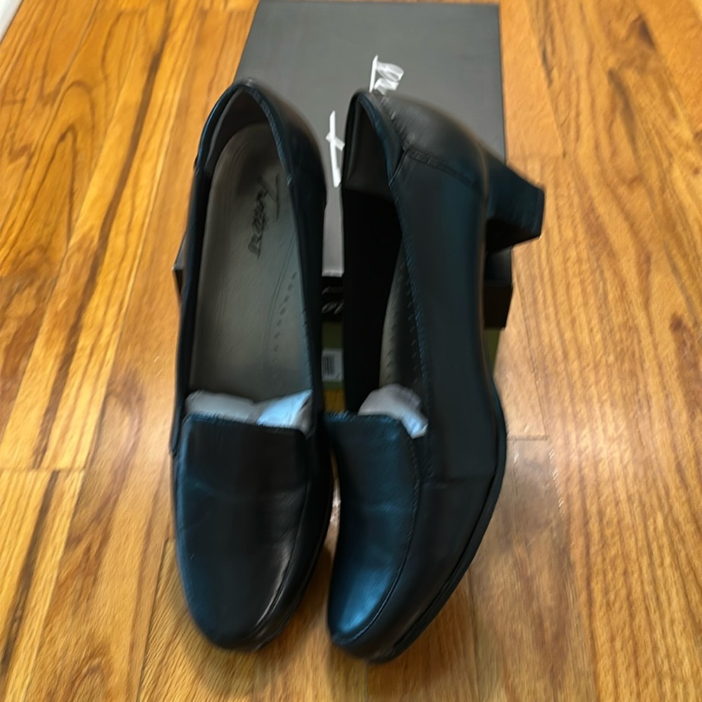 Black dress shoes